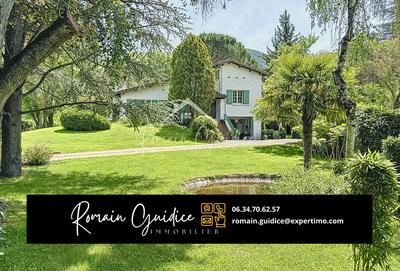 Propriété - 247 m²