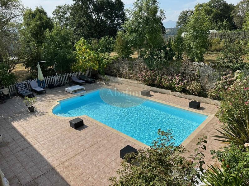 Maison - 384 m² - 15 pièces