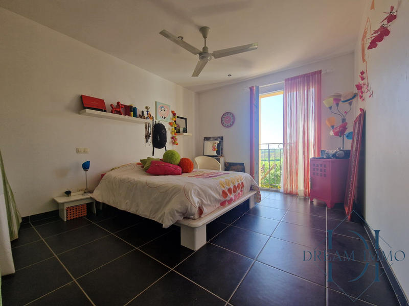 Maison contemporaine - 325 m² - 10 pièces