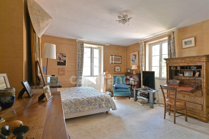 Maison - 230 m² - 9 pièces