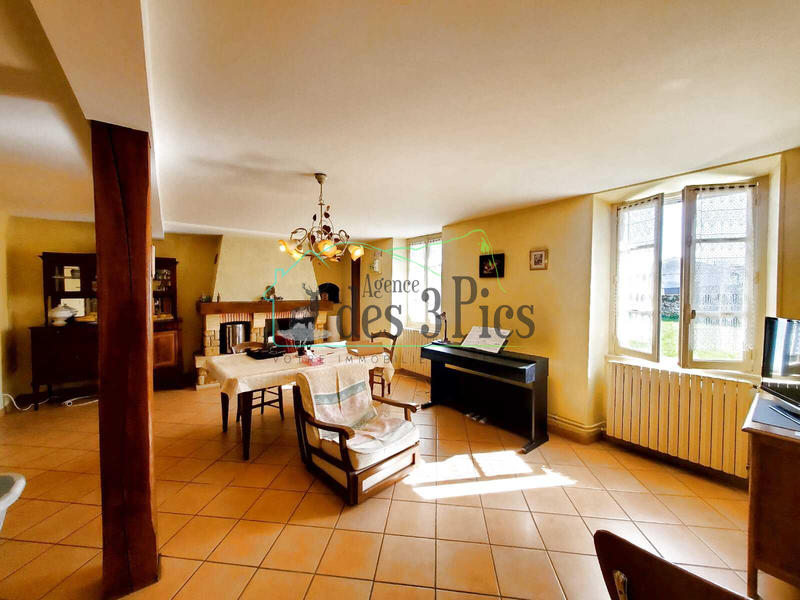 Maison - 210 m² - 6 pièces