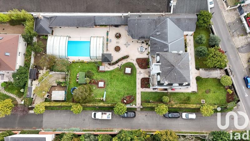 Maison - 390 m² - 11 pièces