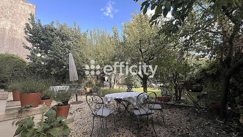 Maison - 304 m² - 9 pièces