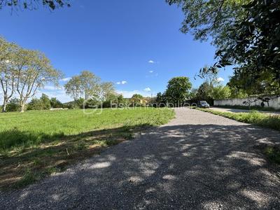 Terrain constructible - 1 027 m²