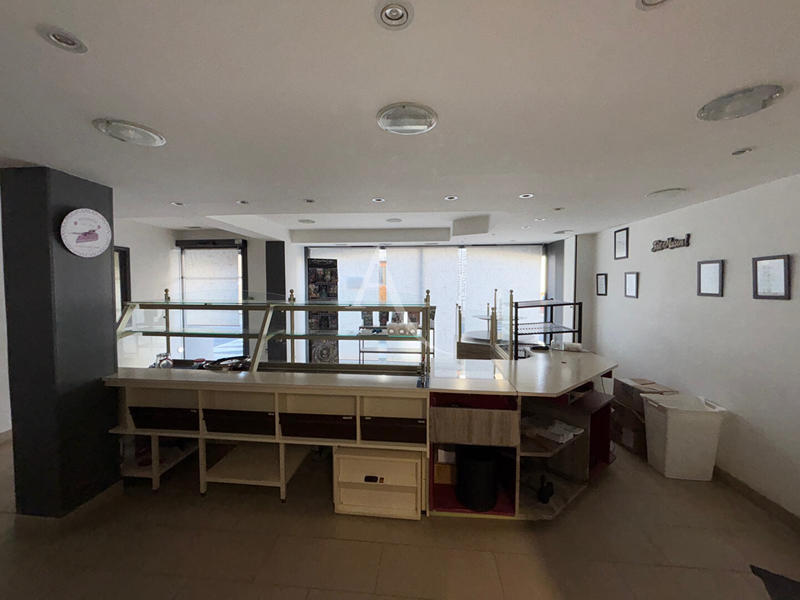 Local commercial - 134 m² - 3 pièces