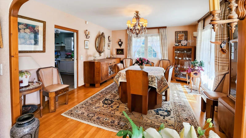 Maison - 241 m² - 7 pièces