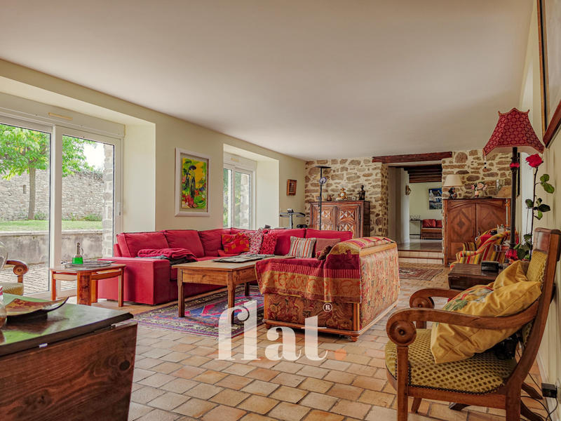 Propriété - 351 m² - 6 pièces