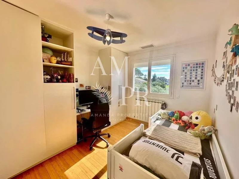 Maison - 181 m² - 7 pièces