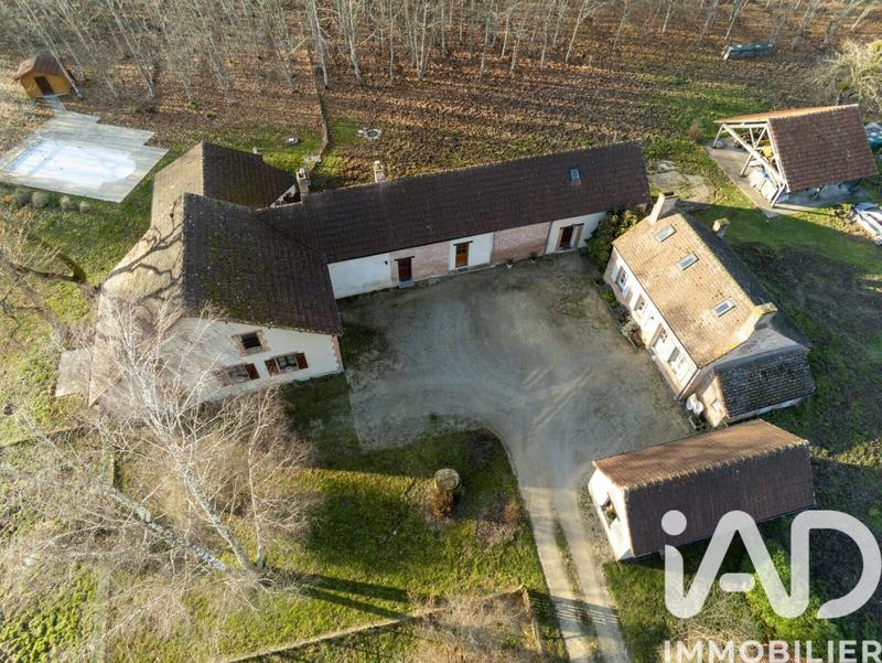 Maison - 349 m² - 15 pièces