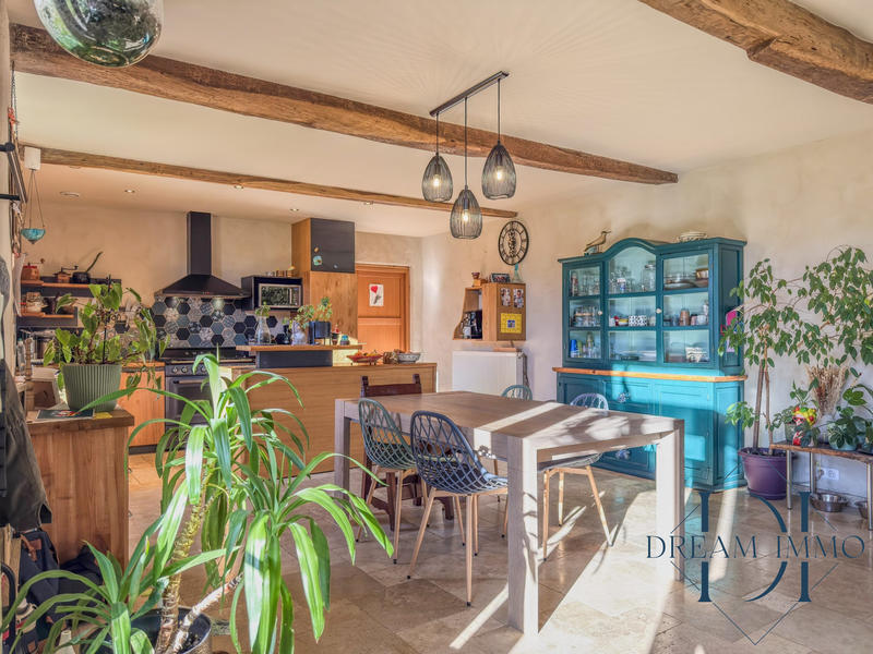 Maison - 217 m² - 6 pièces