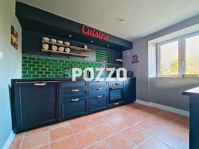 Maison - 224 m² - 8 pièces