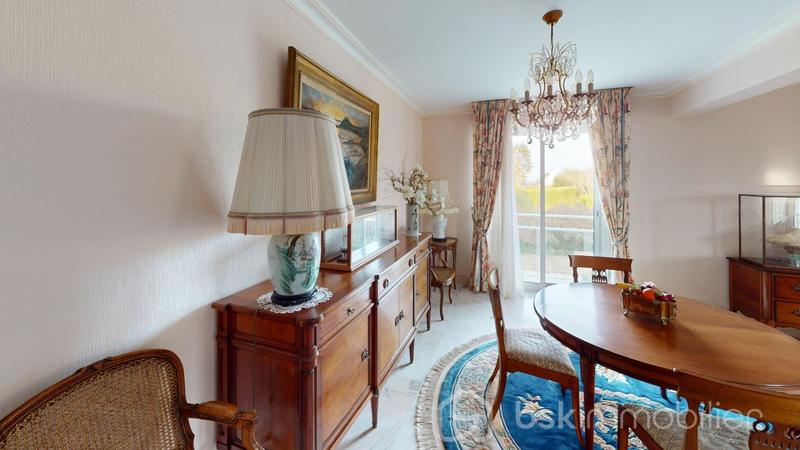 Maison - 186 m² - 7 pièces