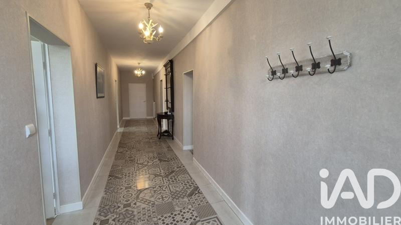 Maison - 280 m² - 9 pièces