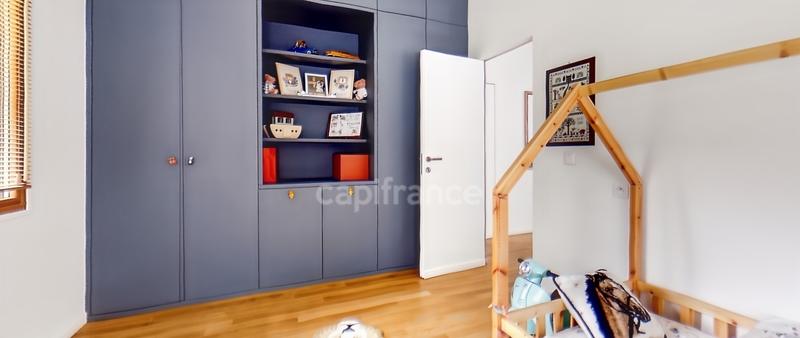 Propriété - 233 m² - 7 pièces