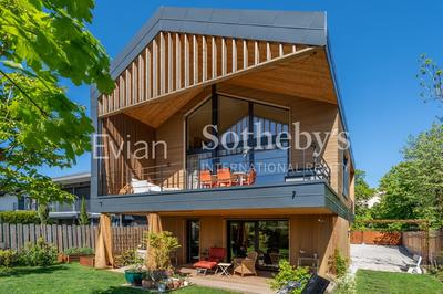 Maison - 225 m² - 9 pièces