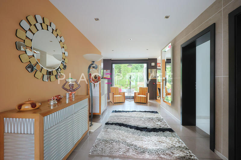 Maison - 390 m² - 8 pièces