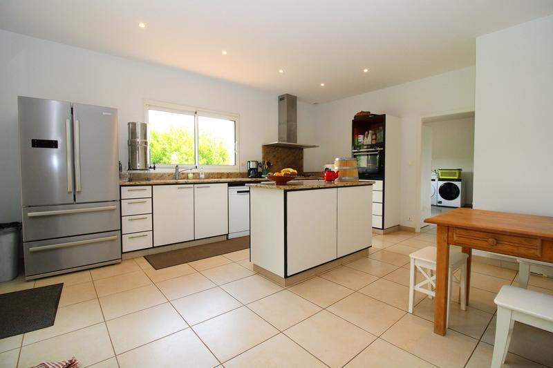 Maison - 242 m² - 7 pièces