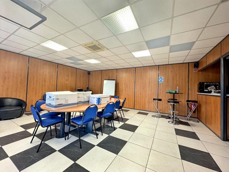 Local commercial - 770 m² - 10 pièces