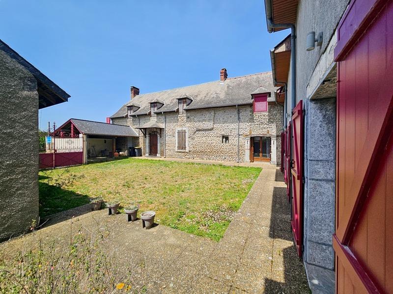 Maison - 453 m² - 14 pièces