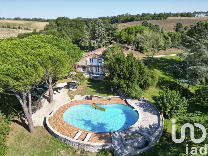 Maison - 369 m² - 11 pièces