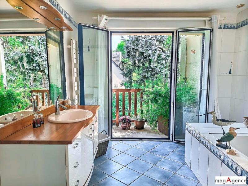 Maison - 224 m² - 8 pièces