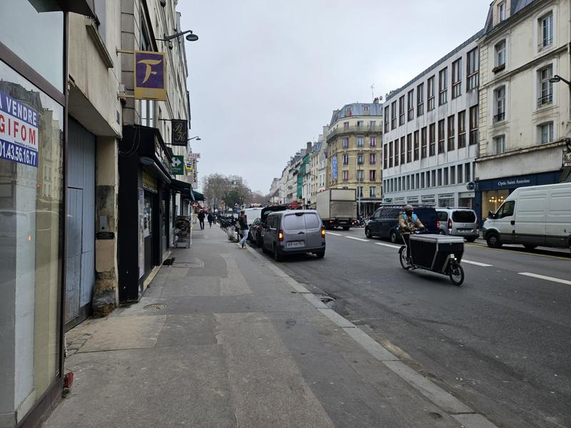 Magasins - 98 m² - 2 pièces