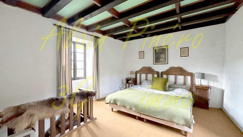 Maison - 184 m² - 10 pièces