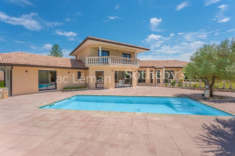 Maison - 210 m² - 6 pièces