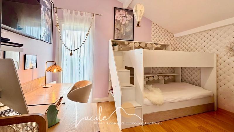 Maison - 162 m² - 9 pièces