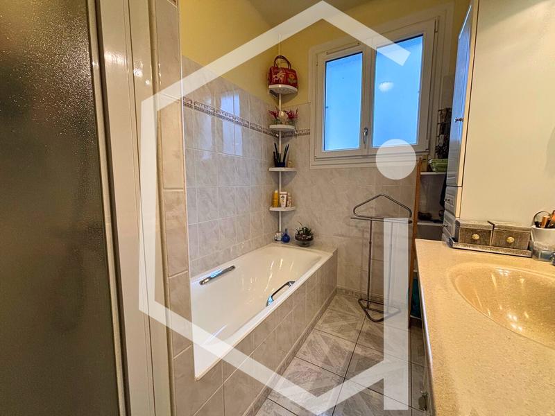 Maison - 159 m² - 6 pièces