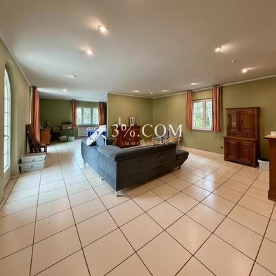 Propriété - 233 m² - 9 pièces