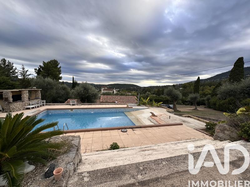 Maison - 230 m² - 6 pièces