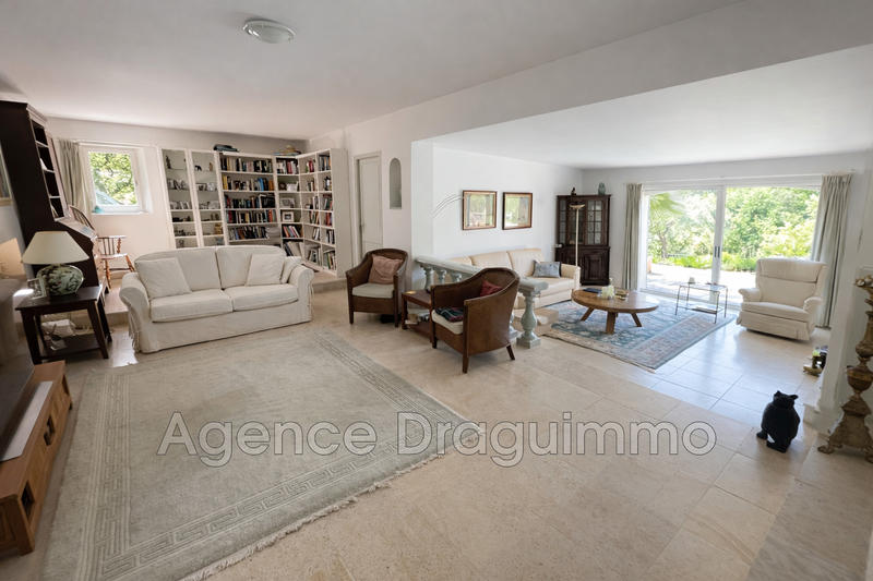 Maison - 218 m² - 6 pièces