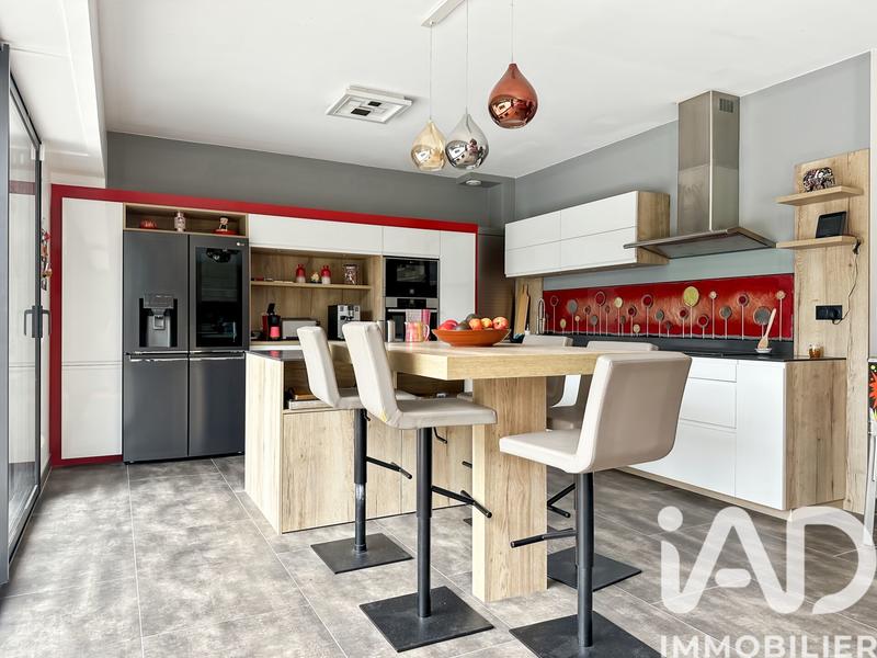 Maison - 188 m² - 9 pièces