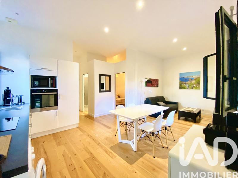 Maison - 220 m² - 7 pièces