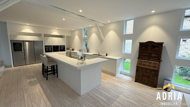 Maison traditionnelle - 304 m² - 9 pièces