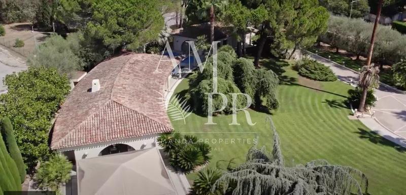 Villa - 520 m² - 10 pièces