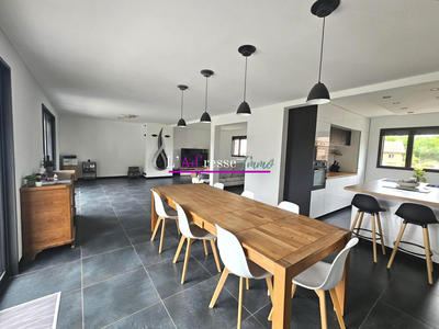 Maison - 127 m² - 8 pièces