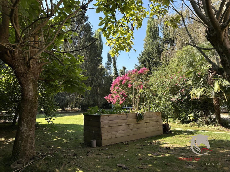 Maison - 530 m² - 21 pièces