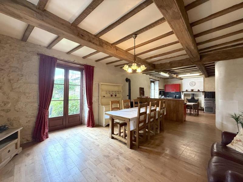 Maison - 217 m² - 6 pièces