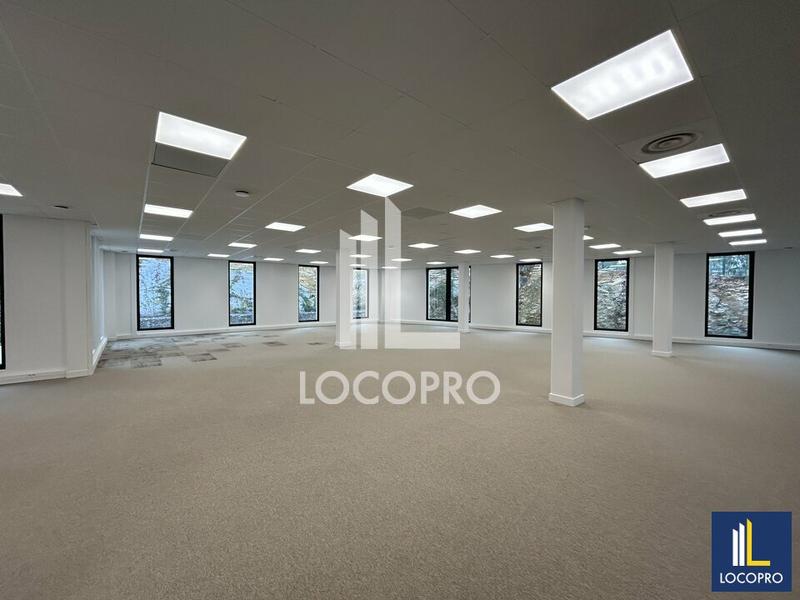 Bureau - 647 m²