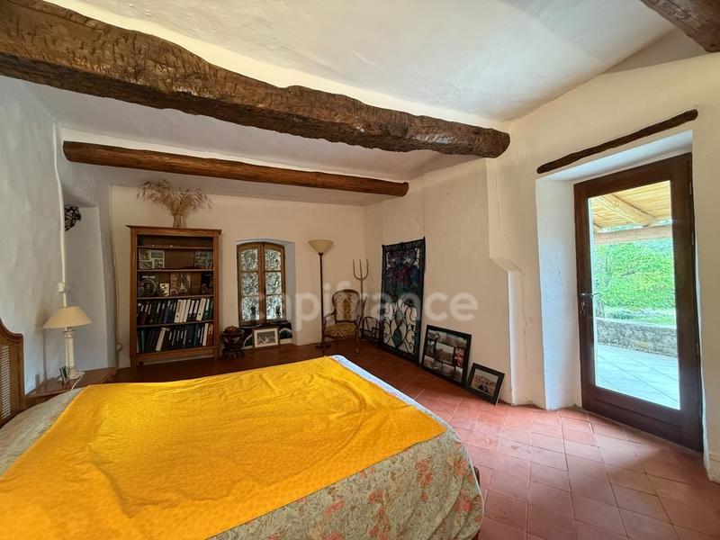 Maison - 185 m² - 9 pièces