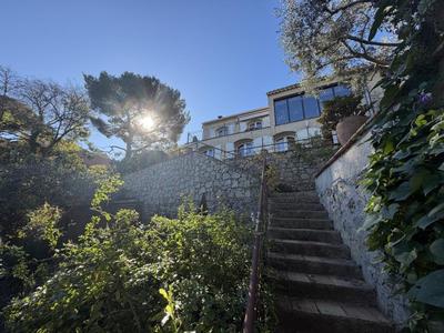 Maison - 200 m² - 8 pièces