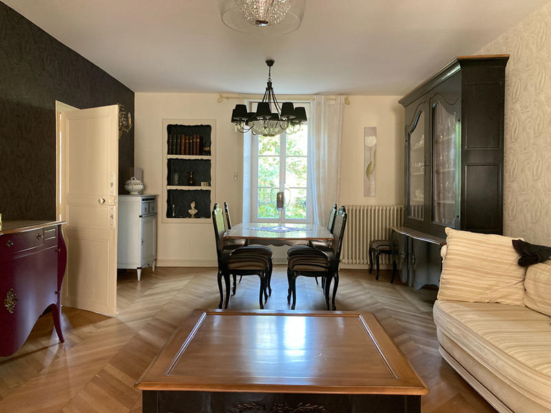 Maison - 198 m² - 8 pièces