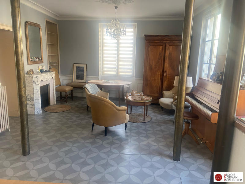 Maison - 208 m² - 12 pièces