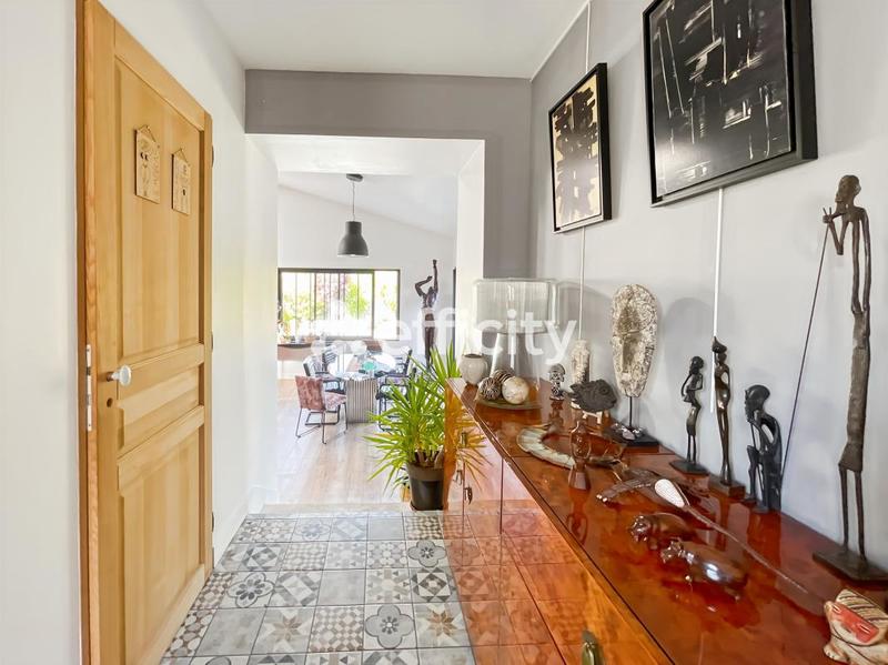 Maison - 192 m² - 7 pièces