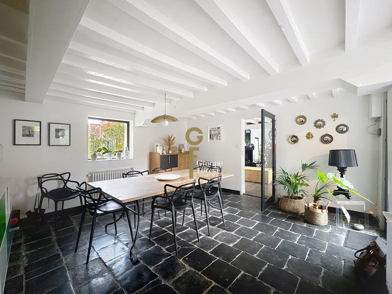 Maison - 334 m² - 7 pièces