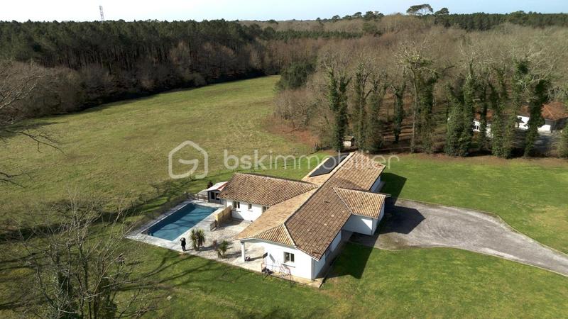 Maison - 200 m² - 7 pièces