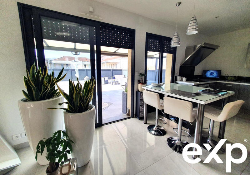 Maison - 224 m² - 7 pièces