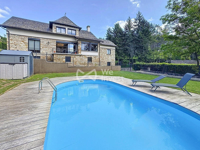 Maison - 274 m² - 9 pièces